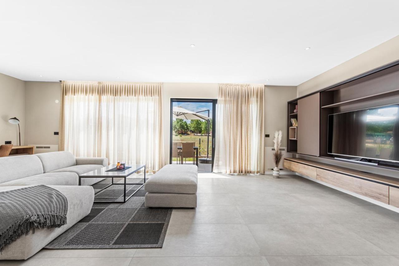 Villa Dafna Пореч Екстериор снимка